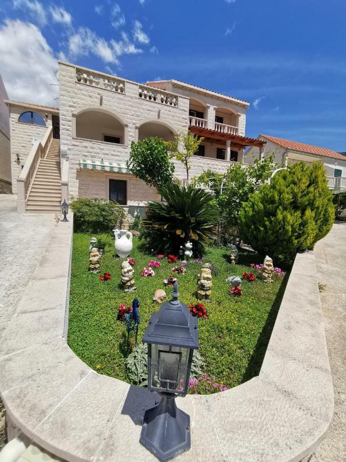Apartments Fani Bol Zewnętrze zdjęcie