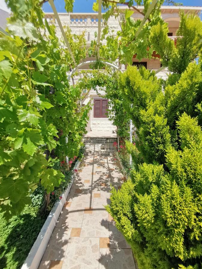 Apartments Fani Bol Zewnętrze zdjęcie