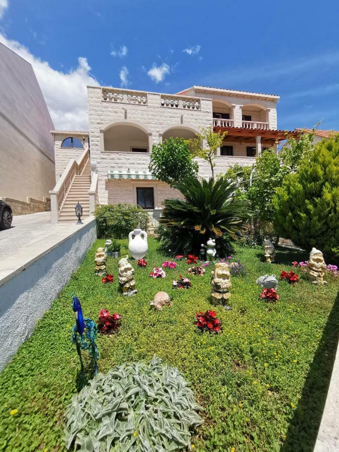 Apartments Fani Bol Zewnętrze zdjęcie